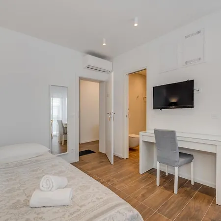 Appartement Centrally Located Apartments, Free Parking Trogir