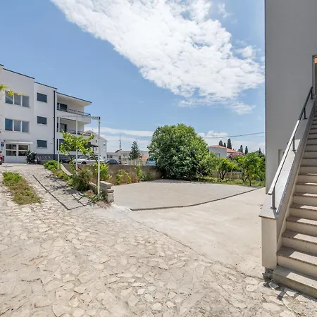 Centrally Located Apartments, Free Parking *