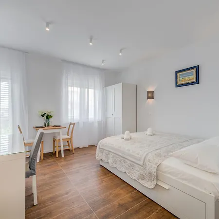 Centrally Located Apartments, Free Parking * Trogir