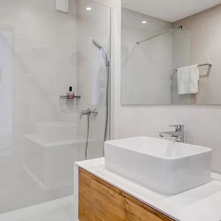 Centrally Located Apartments, Free Parking * Trogir